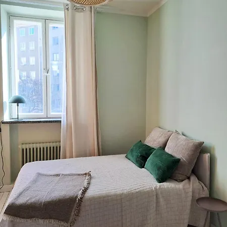Peaceful In Toeoeloe Apartment Helsinki